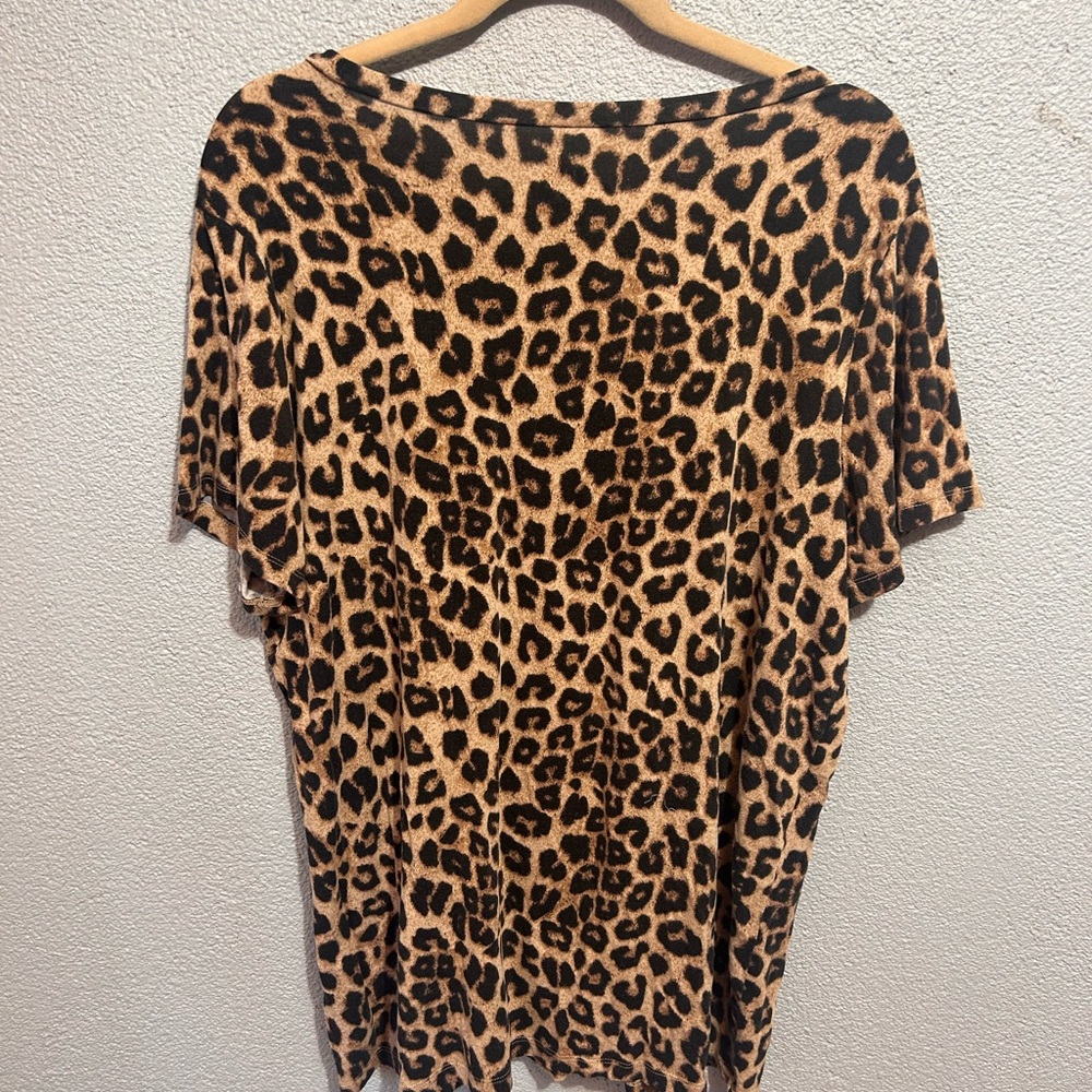 Like New Torrid super soft knits size 18/20 leopard print top - Picture 3 of 6